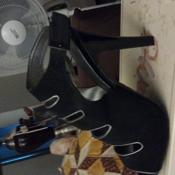 High heels - Picture 3 of 3